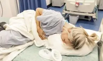 Razones por las que pueden ocurrir los vómitos antes de la muerte