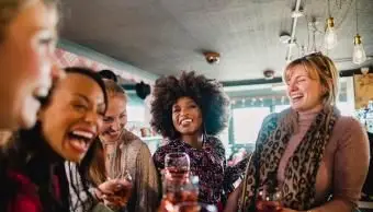 התכנסות חברתית בבר