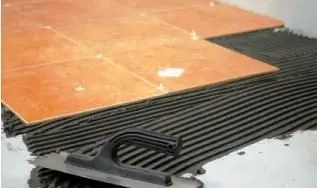 Removedor de adesivo de telha biodegradável