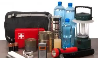 Was gehört in ein Erdbeben-Notfallset?