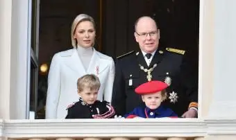 Príncipe Albert II de Mônaco com família