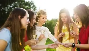 Akú farbu si obliecť na svadbu?