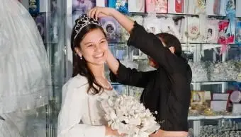 dziewczyna w stroju Quinceanera