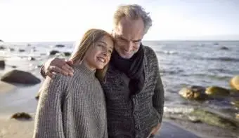 23 שאלות תובנות לשאול את אביך