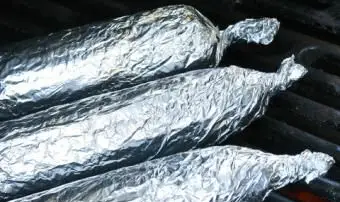 Fóliou zabalená kukurica na grile; © Lschirmbeck | Dreamstime.com