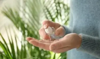 L'alcool tue-t-il les germes sur la peau et les surfaces ?