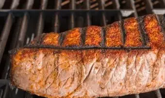 סטייק צלוי על פחם