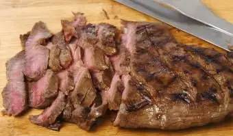 כיצד לבשל סטייק סינטה ללא עצמות