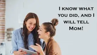 디지털 태블릿을 사용하는 여성