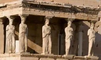 Vorhalle der Karyatiden am Erechtheion-Tempel, Akropolis, Athen, Griechenland, erbaut zwischen 421 und 406 v