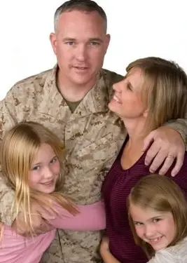 Ajudando famílias militares necessitadas