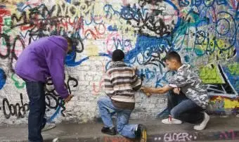 Opzioni genitoriali per un adolescente fuori controllo