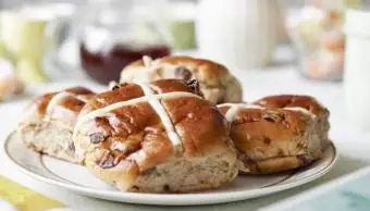 Horúce krížové buchty