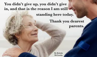 Mujer mayor, y, adulto, hijo, hablar, en la playa