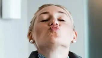 Exercice du cou et de la bajoue