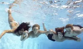 수중 수영 청소년