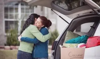 空の巣症候群の現実：それは何であり、どのように対処するか