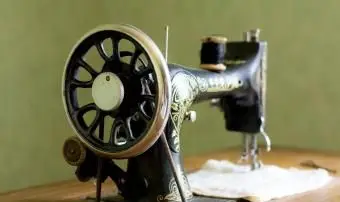 Marche di macchine da cucire antiche con un posto nella storia
