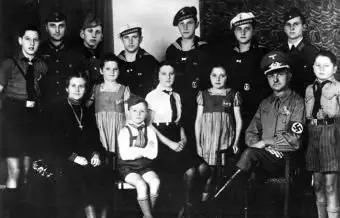 Abito fascista e nazista