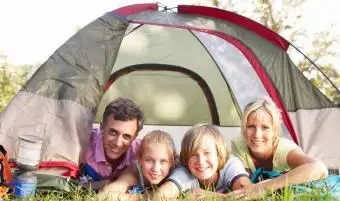 https://cf.ltkcdn.net/family/images/slide/141425-849x565r1-familycamping.webp
