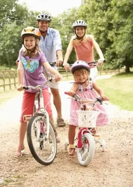 https://cf.ltkcdn.net/family/images/slide/141430-566x848r1-familybike.webp