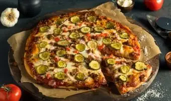 ベーコンチーズバーガーピザ