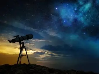 天の川と望遠鏡