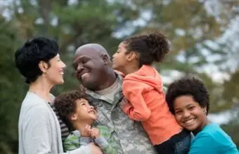 家族の挨拶帰国兵士