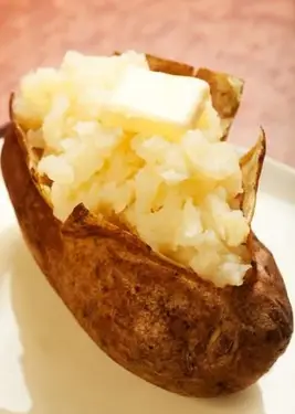 オーブンでベイクドポテトを作る方法