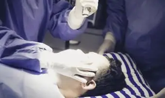 Quand et pourquoi la couleur des yeux change avant la mort