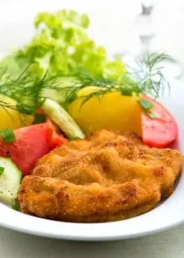 Cotoletta di vitello impanata con contorni