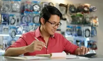 Come faccio a calcolare l'imposta sulle vendite?