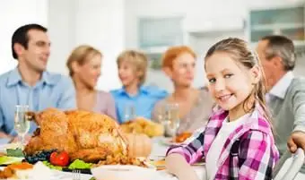 Tipps zum Feiern von Thanksgiving mit einer großen Familie