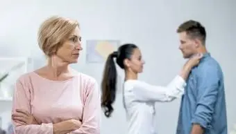 인지해야 할 질투심 많은 시어머니의 11 가지 특성