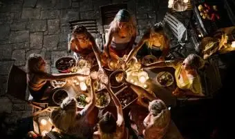 17 pomysłów na wieczór mam na relaks i pokonanie stresu