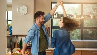 Baile espontáneo y romance