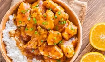 オレンジチキンと白ご飯のボウル