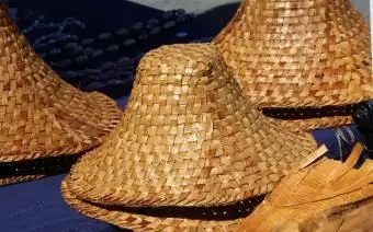 Sombreros nativos americanos tejidos a mano