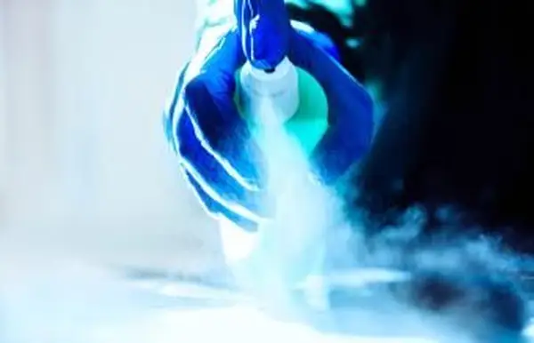 WD 40 auf Rost sprühen