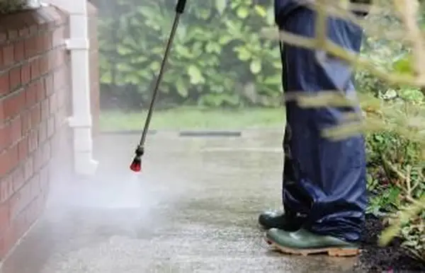 Reinigung mit Hochdrucksystem