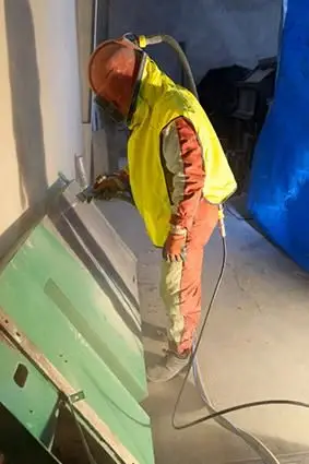 Enlèvement de peinture avec sablage