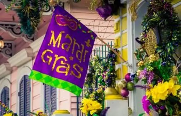 뉴 올리언스의 마디 그라 장식
