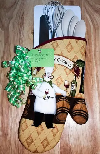 embalagem de presente com luva de forno