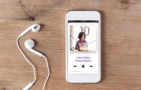 Mobilný telefón a slúchadlá