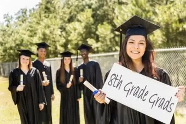 Temi per feste di laurea di 8° grado