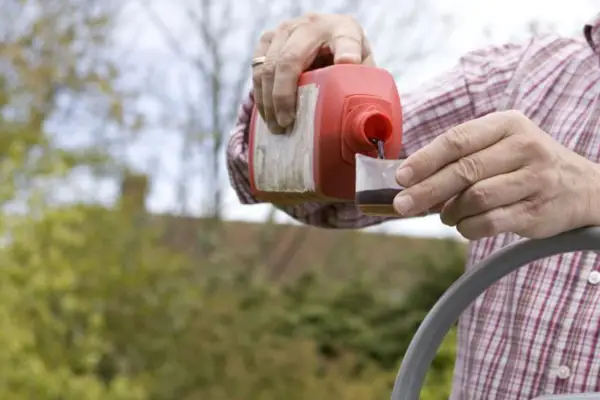 filling-cap-with-liquid-feed-3