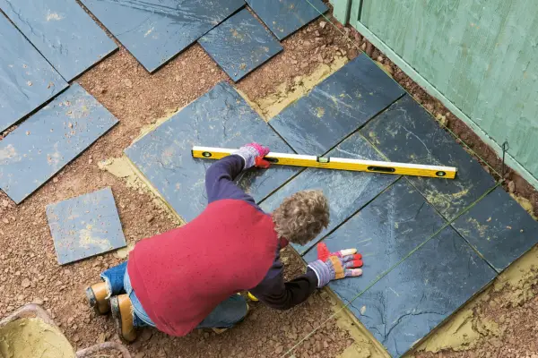 Laying a patio with slate slabs