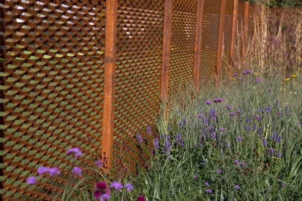 Expanded metal self-rusted fence