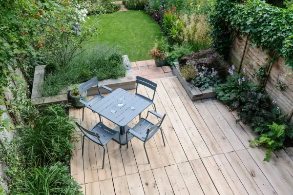 Block access to decking