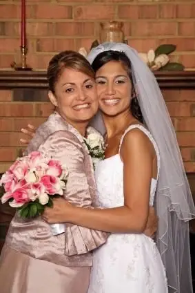 Hľadanie šiat pre moletku pre matku nevesty alebo ženícha